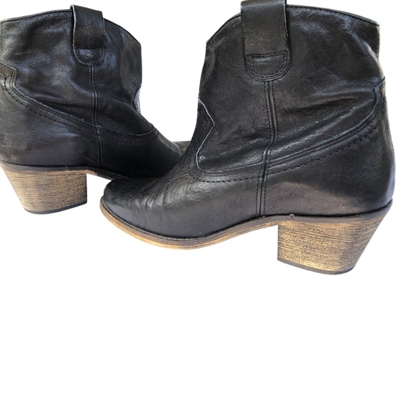 TBA To Be Announced Studded Ankle Boots Leather size 7 broken In And comfy - Picture 7 of 13